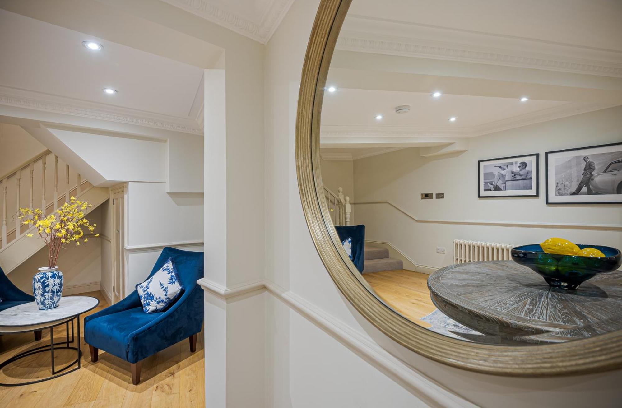 Modern 3 Bedroom Luxury House With Garage In Central London Exterior photo